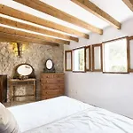 Apartment with 4 bedrooms in Pollenca with wonderful mountain view shared pool&enclosed garden